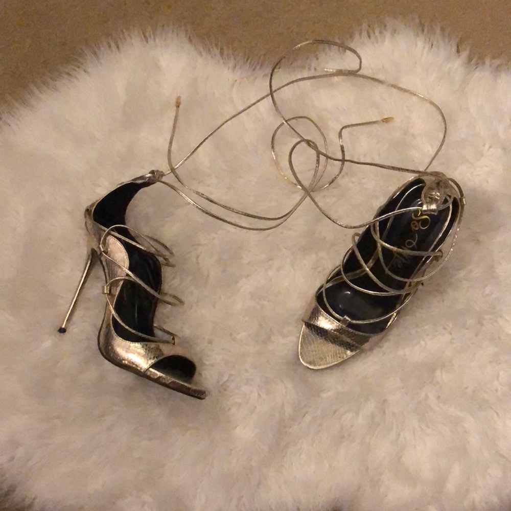 Gold straps sandals